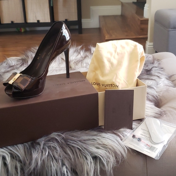 Louis Vuitton Valentine A2VE1 IDMEBN370 Pumps - Picture 1 of 4